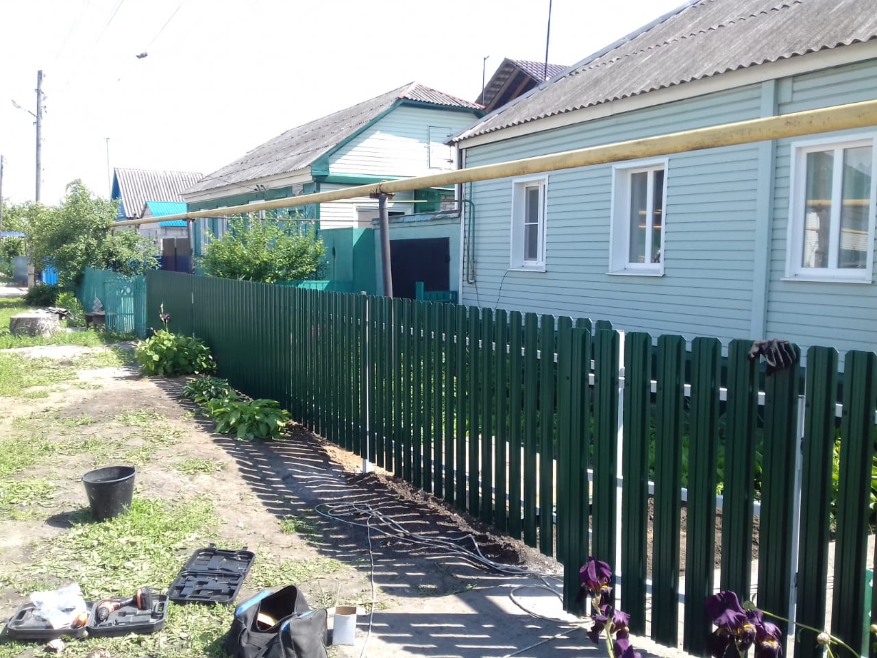 Комбинированный забор 25м штакетник и профлист, ворота, калитка фото в Тольятти