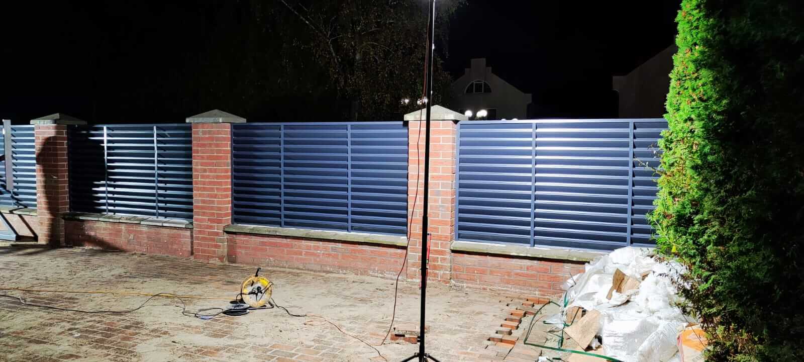 забор-жалюзи с ламелями эко-z ral7024 серый графит фото20 в Тольятти