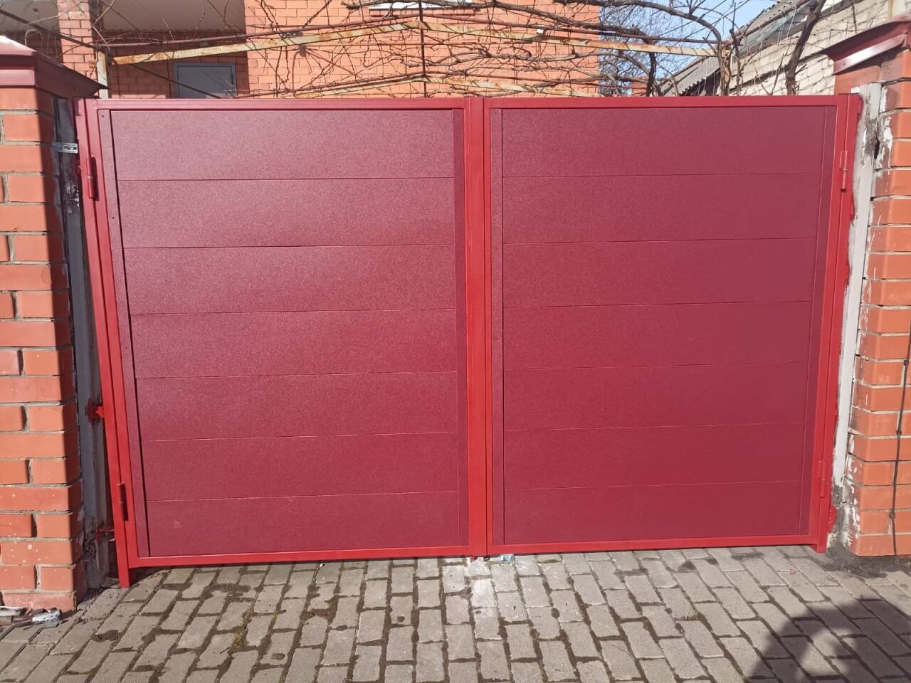 Ворота и калитка из металлопланкена 4м RAL3005 Красное Вино, Стальной Бархат фото 1 в Тольятти