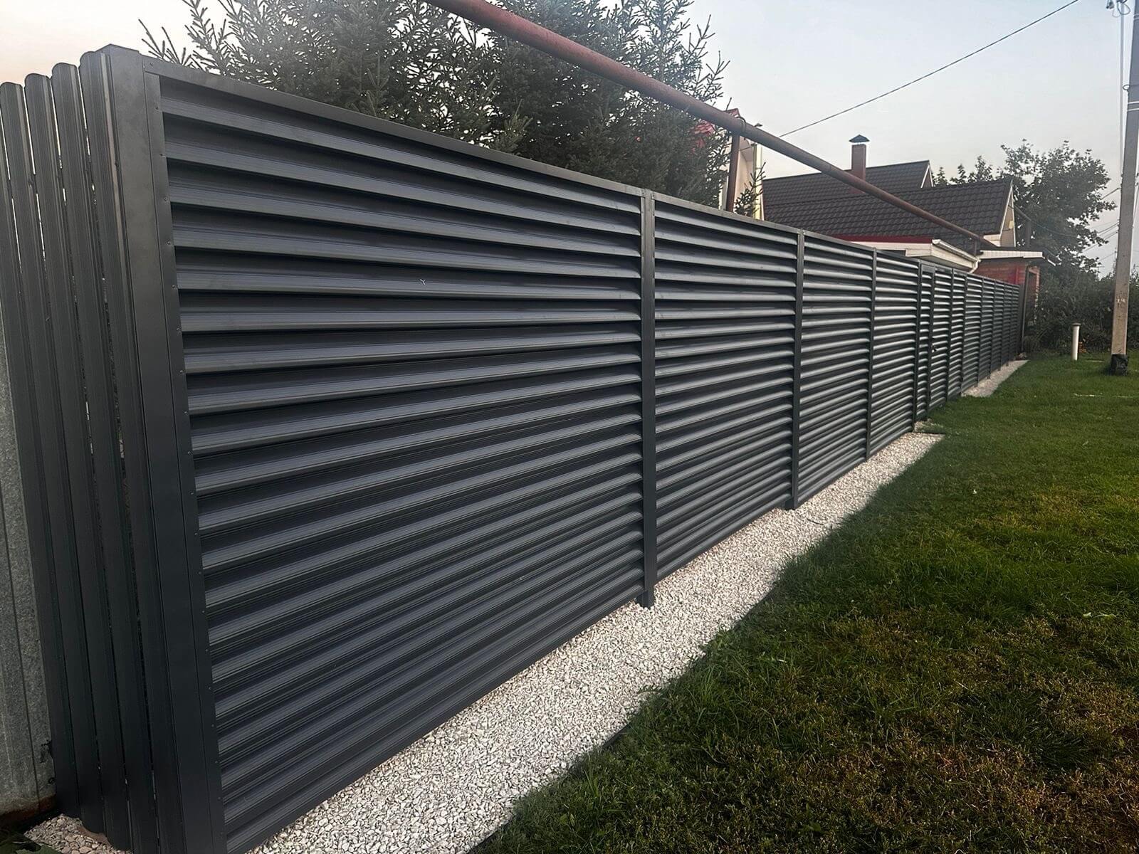 Забор из ламелей Еврожалюзи 26м RAL7024/7024 Серый Графит двусторонний фото 4 в Тольятти
