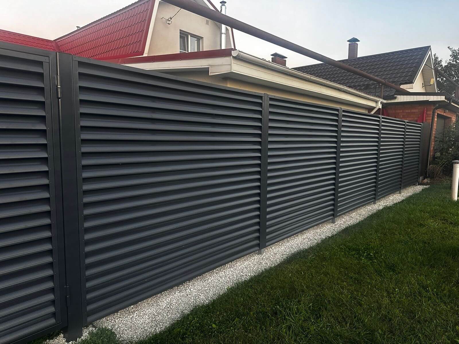 Забор из ламелей Еврожалюзи 26м RAL7024/7024 Серый Графит двусторонний фото 3 в Тольятти