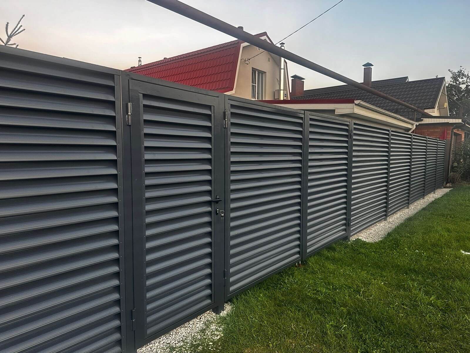 Забор из ламелей Еврожалюзи 26м RAL7024/7024 Серый Графит двусторонний фото 1 в Тольятти