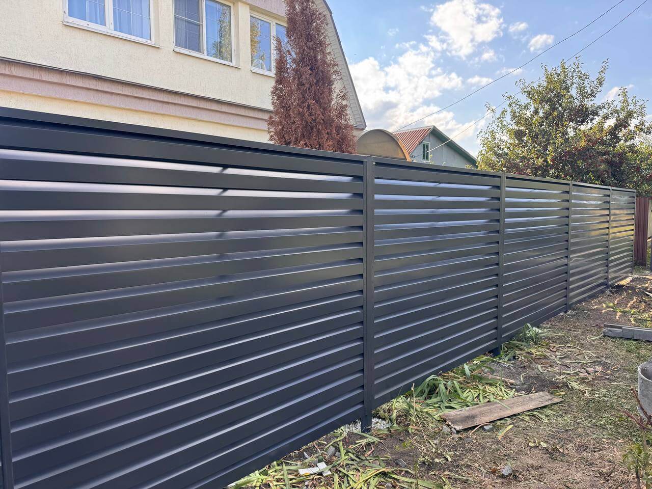Забор-жалюзи из ламелей Хай-Тек 26м RAL7024/7024 Серый Графит двусторонний в Тольятти