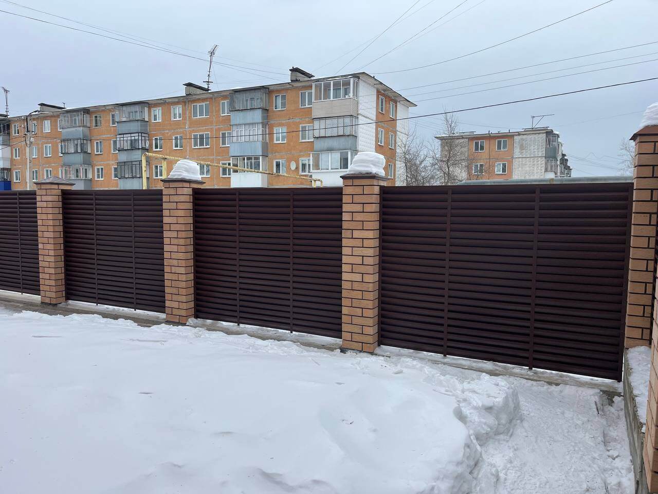 Забор-жалюзи из ламелей ЭКО-Z 87м RAL8017/8017 Шоколад двусторонний МАТТЕ фото 17 в Тольятти
