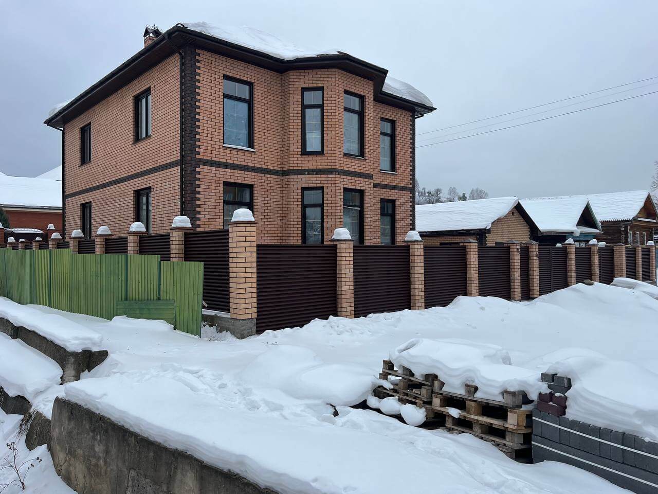 Забор-жалюзи из ламелей ЭКО-Z 87м RAL8017/8017 Шоколад двусторонний МАТТЕ фото 12 в Тольятти