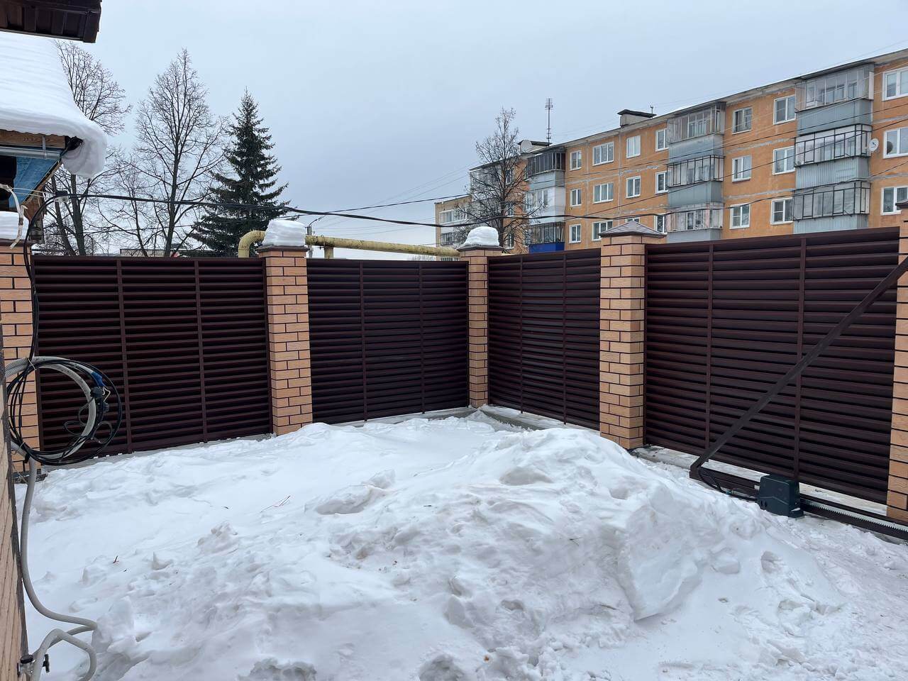 Забор-жалюзи из ламелей ЭКО-Z 87м RAL8017/8017 Шоколад двусторонний МАТТЕ фото 11 в Тольятти