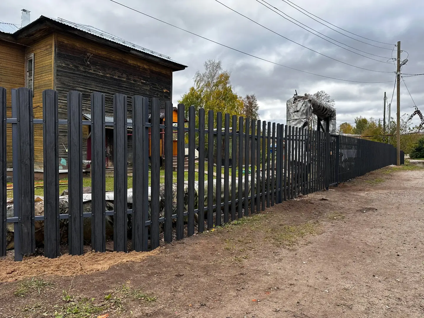 Забор из евроштакетника 63м Черное Дерево 3D Принтек фото 1 в Тольятти