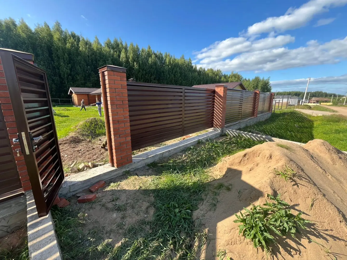 Забор-жалюзи из ламелей Хай-Тек 26м RAL8017/8017 Шоколад двусторонний фото 5 в Тольятти