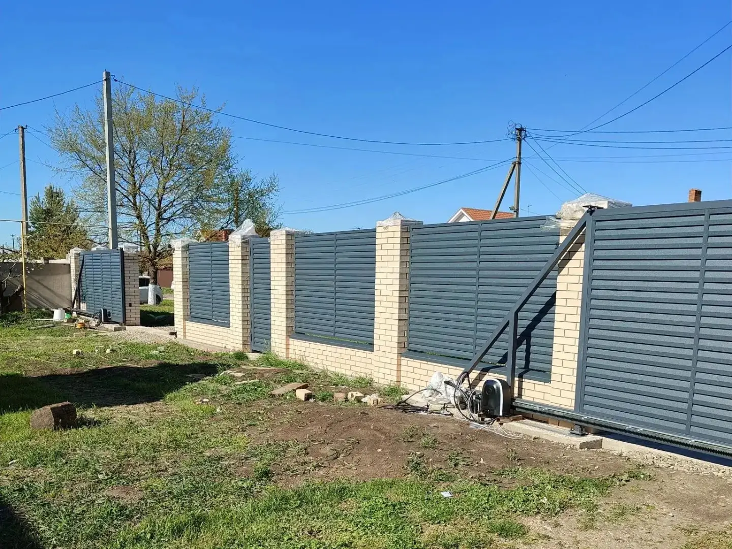 Забор-жалюзи из ламелей Реснички 16м RAL7024 Серый Графит Стальной Бархат фото 1 в Тольятти